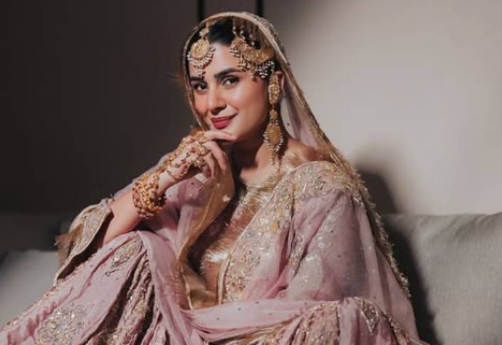 Kubra Khan redefines fashion game after repeating Barat jewelry at reception event