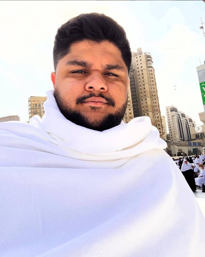 Power hitter Azam Khan performs Umrah!