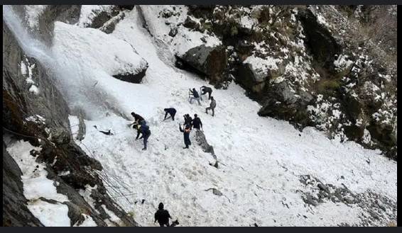 Rescuers search for 22 workers after avalanche in India
