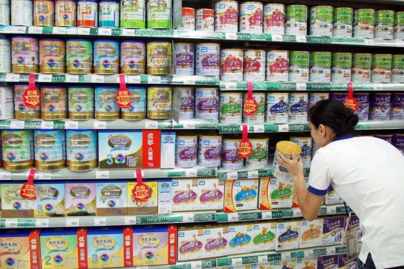 Woman arrested for stealing baby milk in Lahore; accomplices escaped