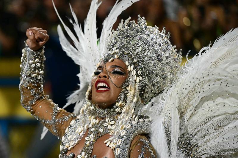 Rio kicks off Carnival parades with Oscars glory on minds