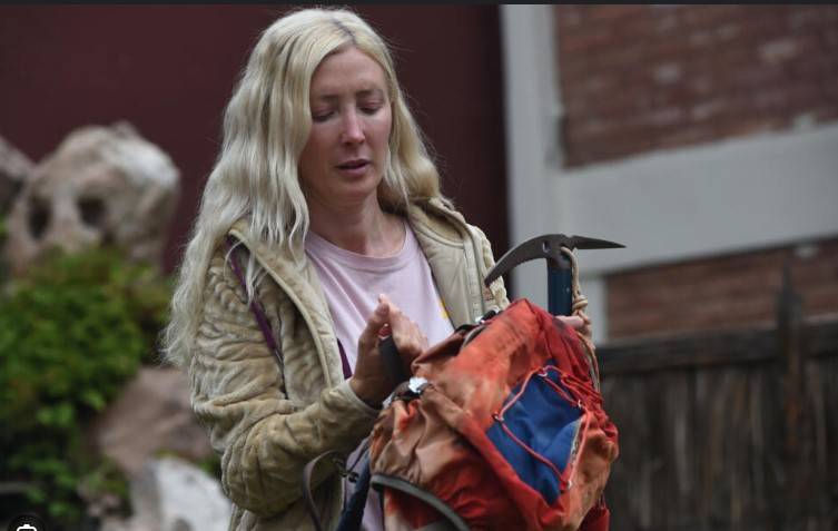 Daughters scale Argentine peak, retrieve dead mountaineer dad's photos