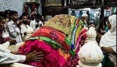 Ban imposed on selling, buying of sheets inscribed with Quranic verses