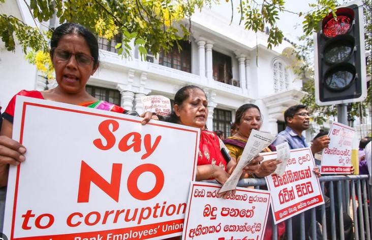 IMF warns Sri Lanka trade unions against strike over pay demand