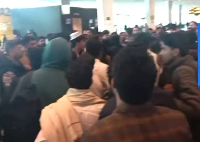 200 passengers stuck at Islamabad Airport after AirBlue flight delayed