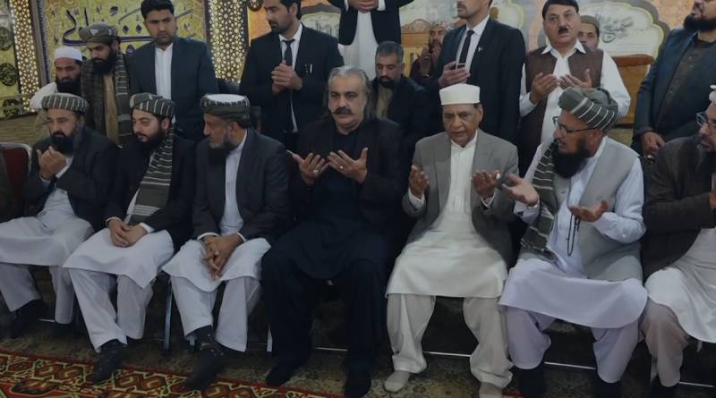 KP CM Gandapur visits Darul Uloom Haqqania, vows justice for martyrs