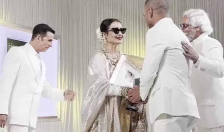 Silent drama unfolds: Rekha ignores Akshay Kumar during HT India’s Stylish Awards?