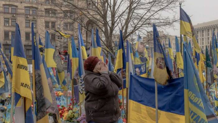 Protesters at US embassy in Kyiv urge freedom for POWs