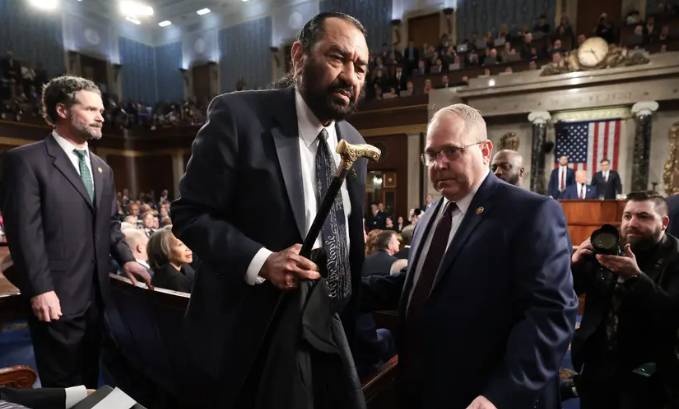 US lawmaker thrown out for protest at Trump speech