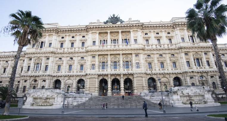 Italy's top court orders Rome to compensate migrants