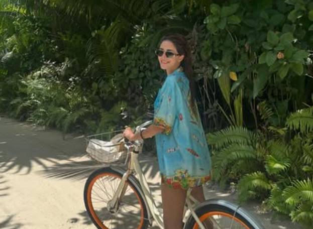 Ananya Panday enjoys beach vibes in Seychelles