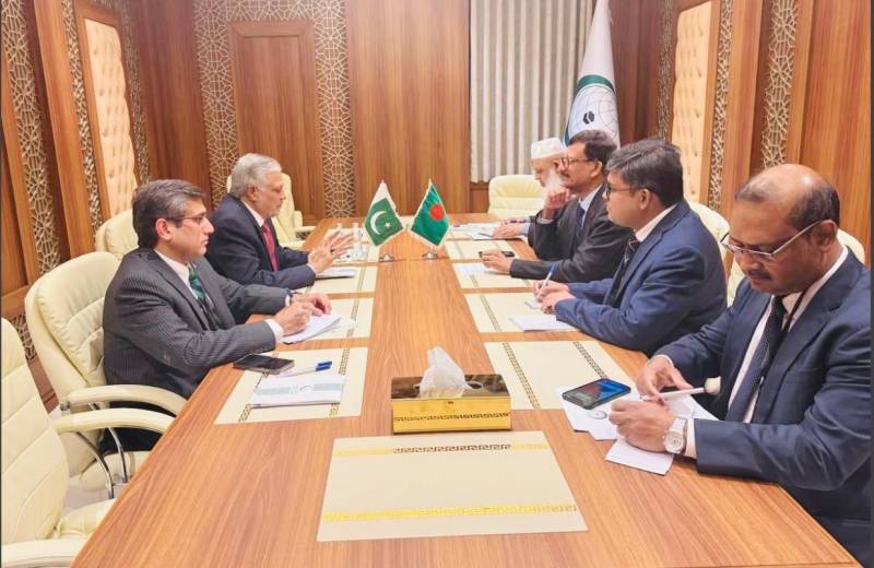 Deputy PM Dar meets Bangladeshi Foreign Affairs Advisor in Jeddah