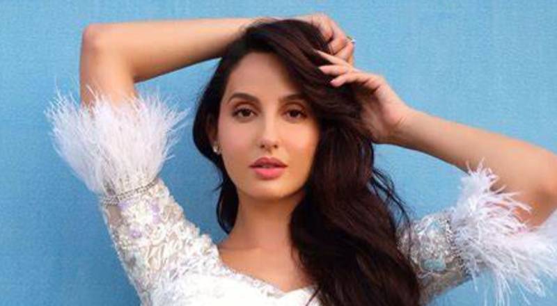 Nora Fatehi set stage on fire with golden glow