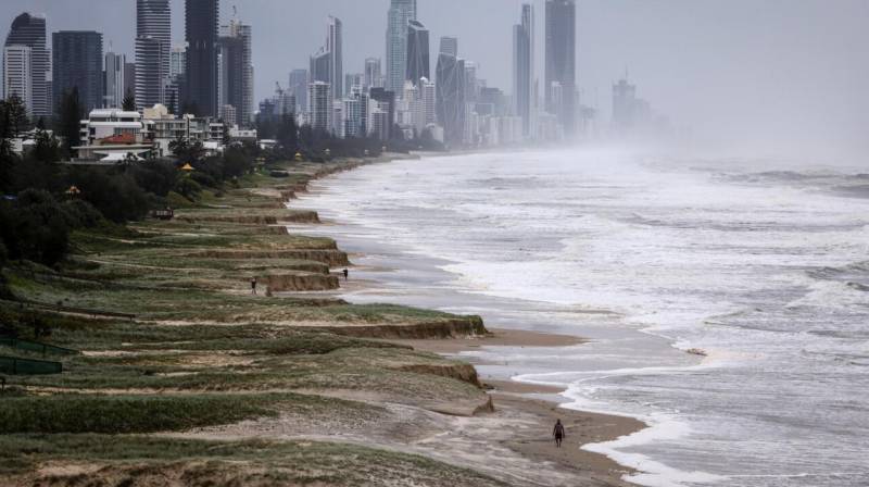 Troops injured as ex-cyclone batters Australia