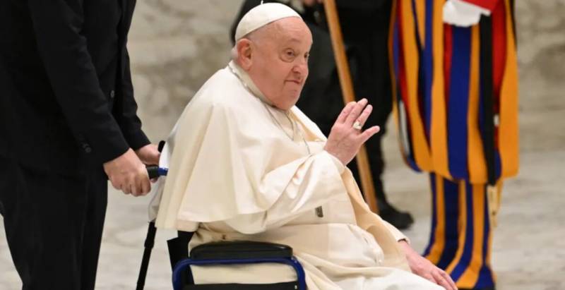 Ailing pope thanks doctors as condition improves