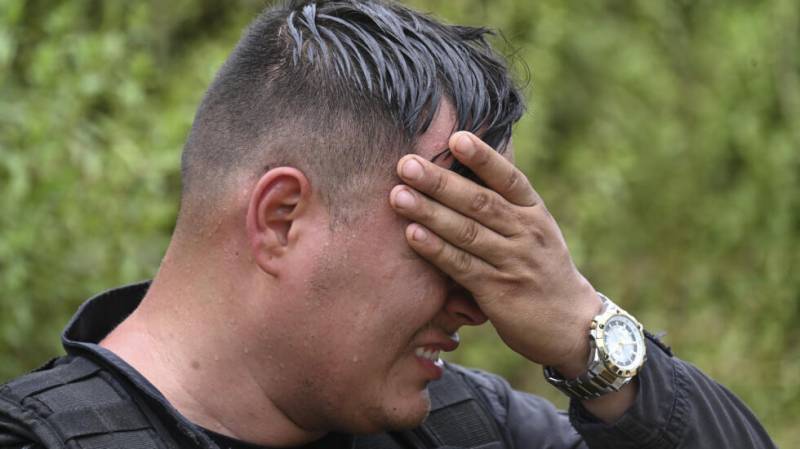 Colombian guerillas release hostage security forces