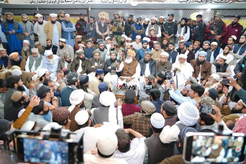Fazl visits Jamia Darul Ulum Haqqania to condole Maulana Hamid's death