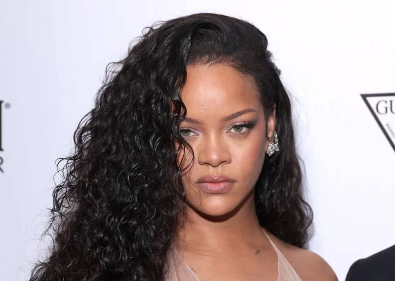 Rihanna stuns fans with glamorous Behind-the-Scenes delivery room photos