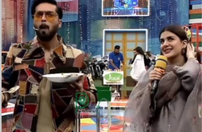 Kubra Khan serves delicious dessert to Fahad Mustafa in Jeeto Pakistan