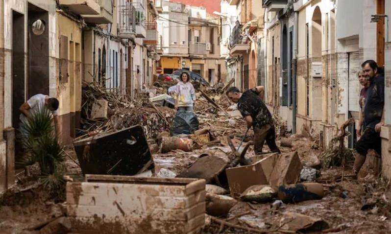 Spain targets senior ex-officials in flood deaths probe