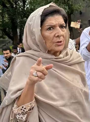 Aleema Khan points finger at colonel of Adiala Jail