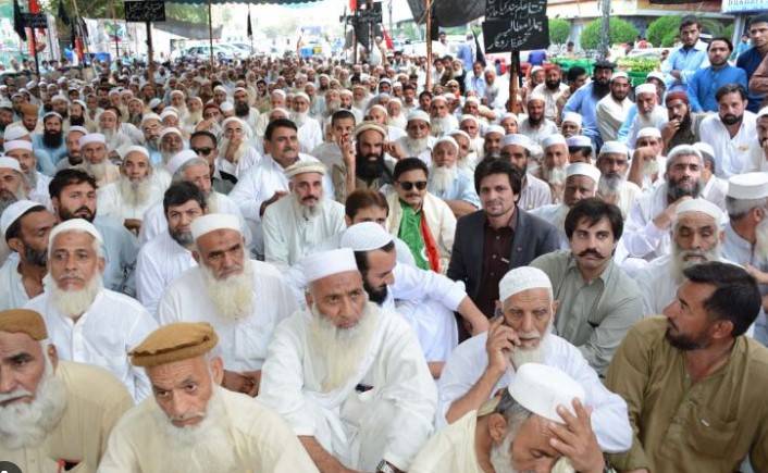 Port Qasim employees protest non-payment of Eid bonus 