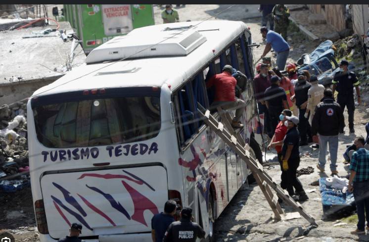 32 dead in two Mexico bus crashes