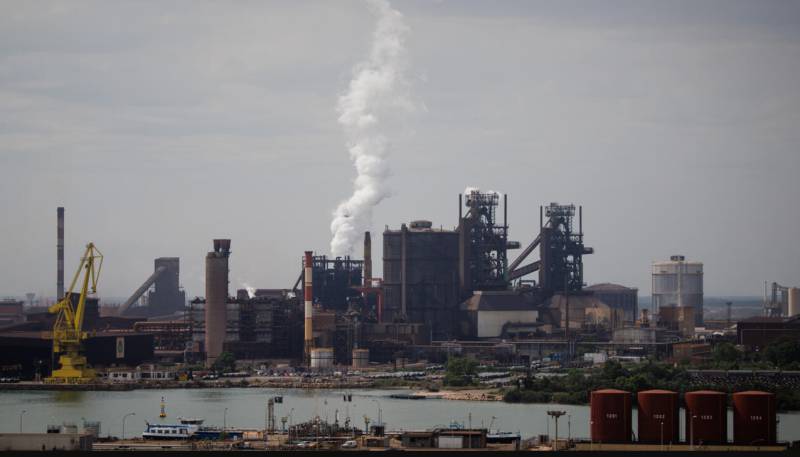 EU hits back hard at Trump tariffs to force dialogue