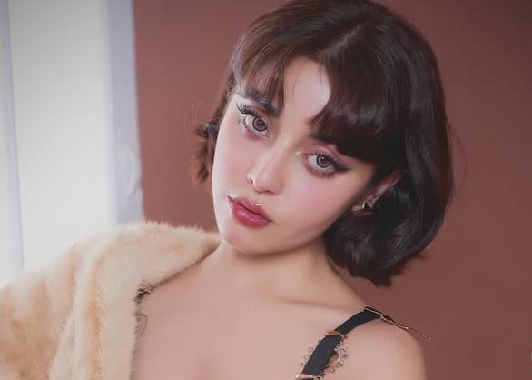 Fearless Alizeh Shah invites public ire with revealing fashion option 