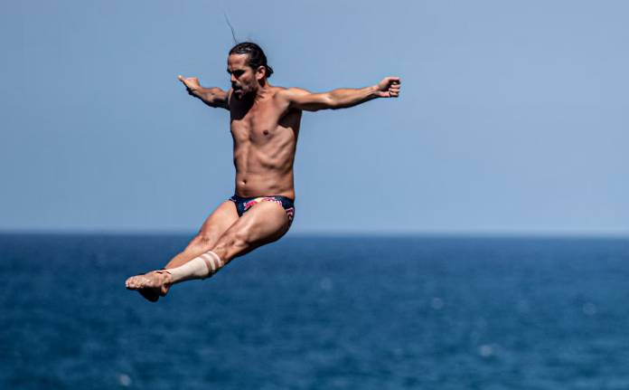 Cliff diving champion Orlando Duque arrives in Pakistan for PSL 10 Treasure Hunt