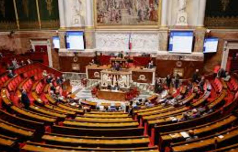 French lawmakers pressure government to seize Russian assets