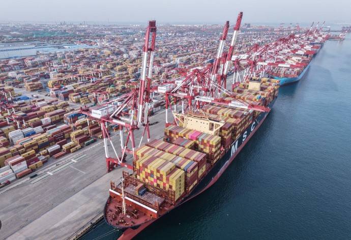 China calls for 'dialogue' to resolve US trade tensions