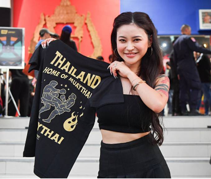 Japanese former porn star embraces Islam 