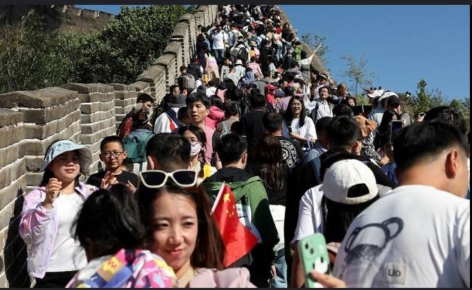 China deports Japanese tourists over Great Wall buttocks pic