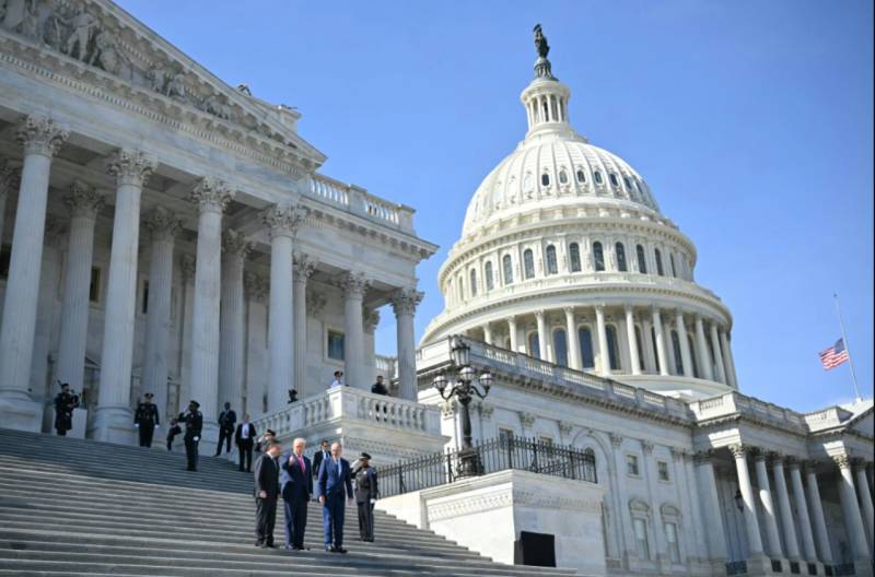 US govt shutdown in balance after top Democrat avoids fight