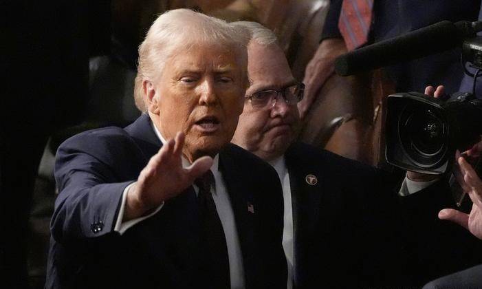 Trump calls critical US media outlets 'illegal'