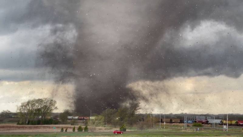 At least 33 dead as tornadoes ravage central US