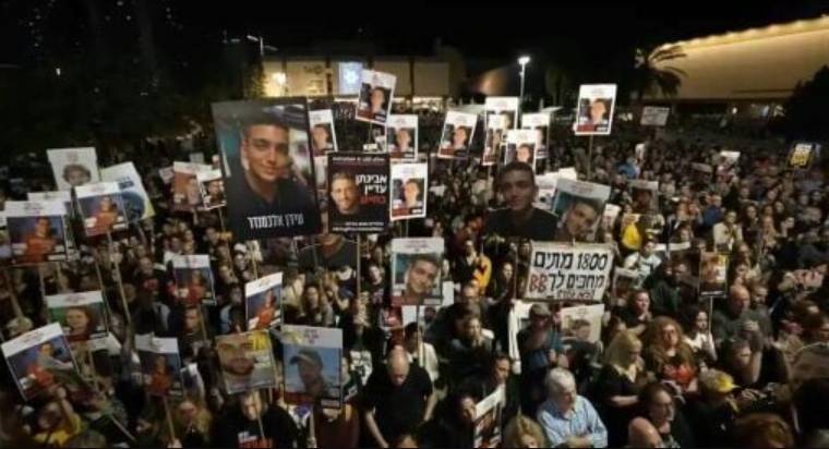 Israel team discusses hostages at truce talks dogged by divisions