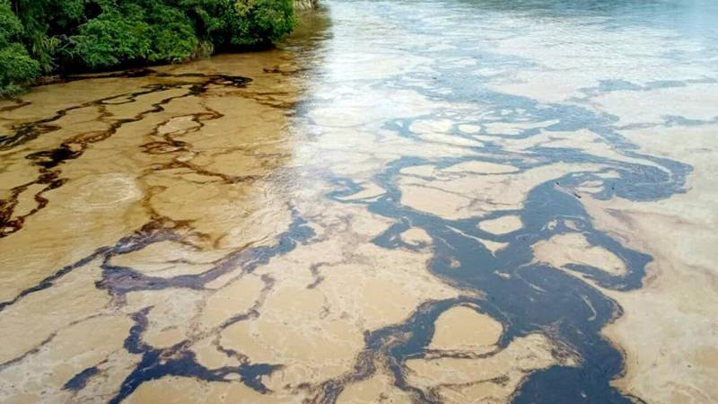 Oil spill in Ecuador river brings emergency declaration
