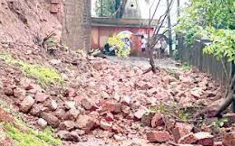 Two kids bury alive as wall collapsed in Narowal