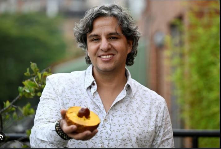 'Lord of the Fruit' fighting for rare species