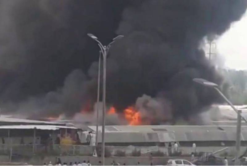 Massive fire destroys electronics showroom in Rawalpindi