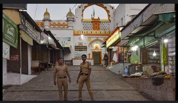 9 hurt in clashes as Hindus threaten demolition of Emperor Aurangzeb’s tomb