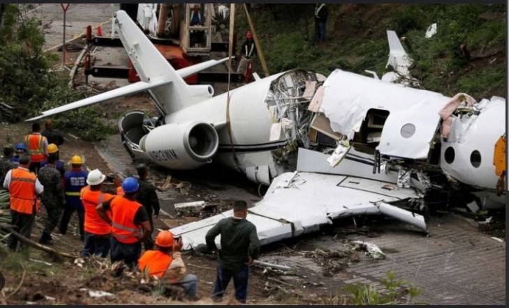 Plane crash off Honduran island kills 12  
