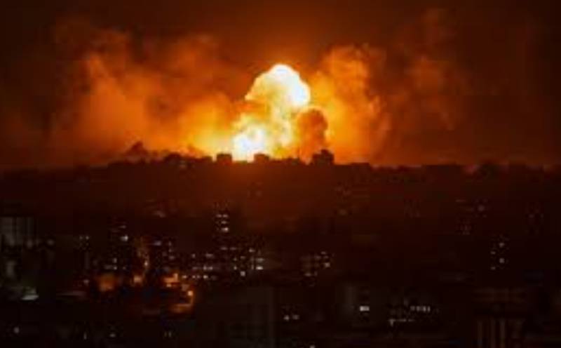Hamas fires at Tel Aviv in first riposte to deadly Israel assault