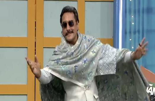 Parda Man: Netizens make fun of Adnan Siddiqui's crazy entry 