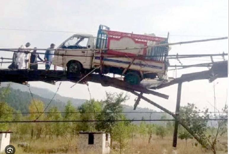 Four injured as bridge collapses in Mehar 