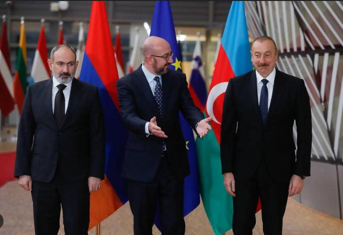 Armenia urges Azerbaijan to sign peace deal after talks conclude