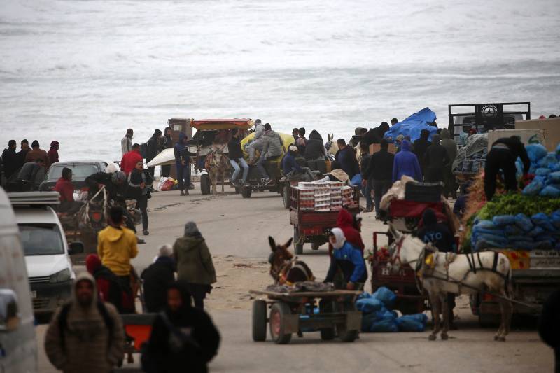 Palestinians flee as Israel expands Gaza ground operation