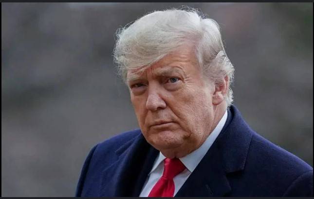 Trump pressures courts after reprimand on deportations
